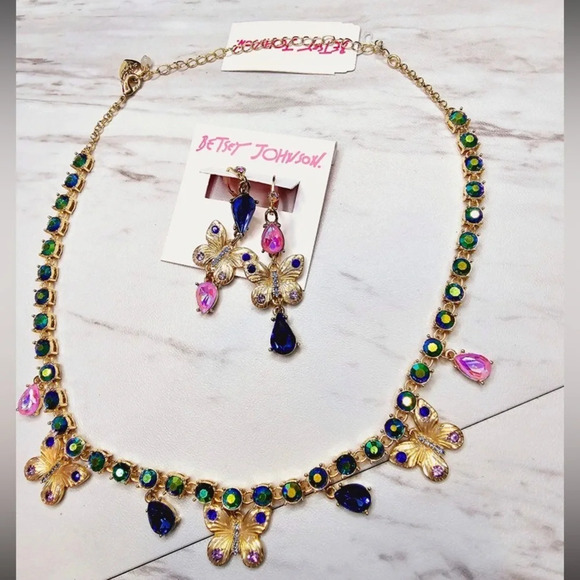 BETSEY JOHNSON SET Buggin’ Out Butterfly Charm Necklace &. Matching Earrings NWT - Picture 1 of 12